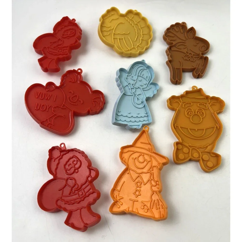 Hallmark Cookie Cutters Lot of 8 Holiday, Fozzybear, Turkey, Reindeer, Xmas